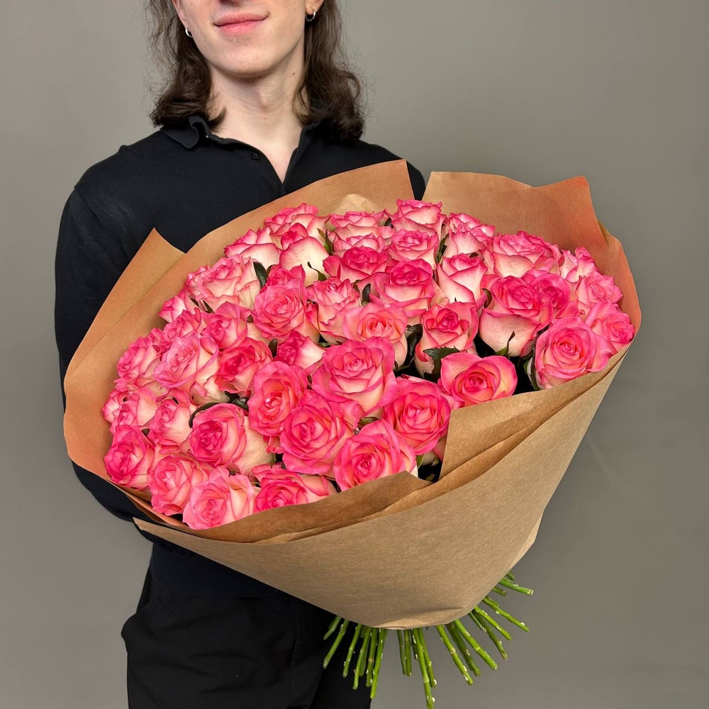Букет из 51 красной розы в крафте